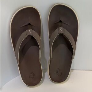 OluKai Brown and Tan Women’s Sandals